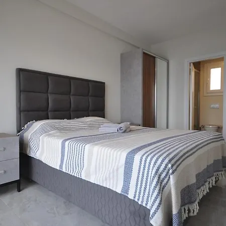 Apartment 2 Bedroom Castamar